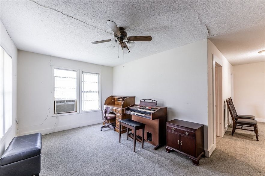 Land Listing Agent Photo