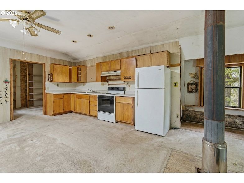 Land Listing Agent Photo