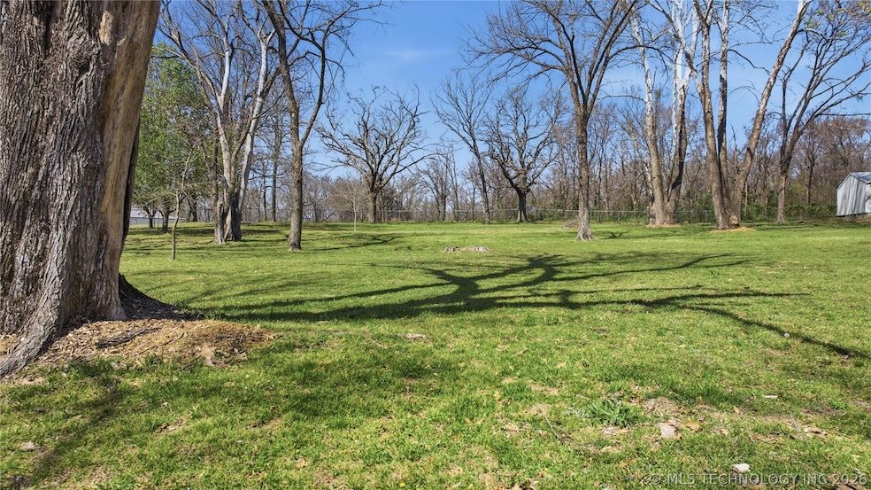 Land Listing Agent Photo