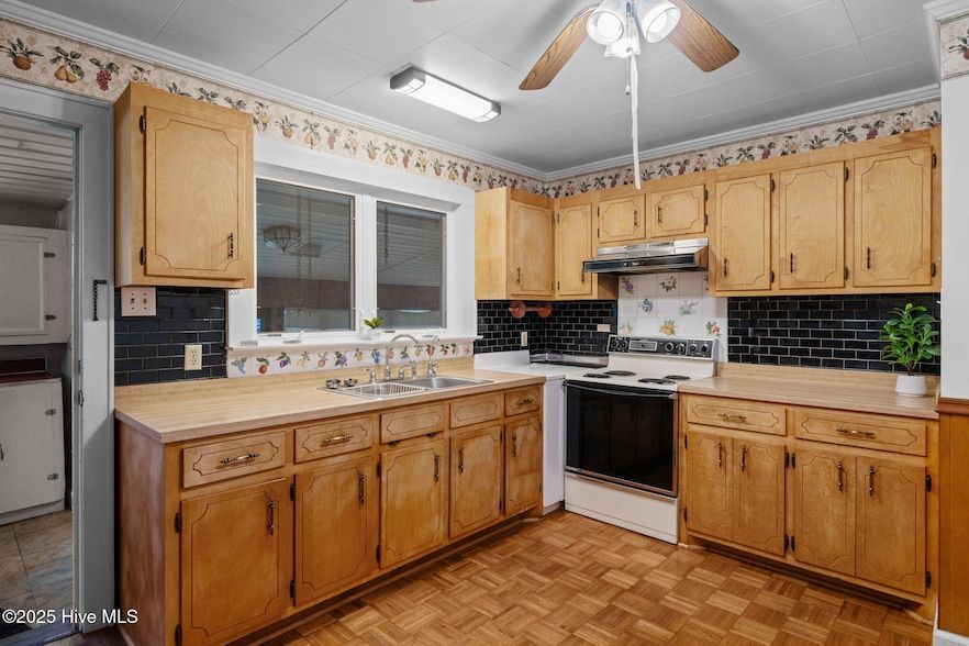 Land Listing Agent Photo