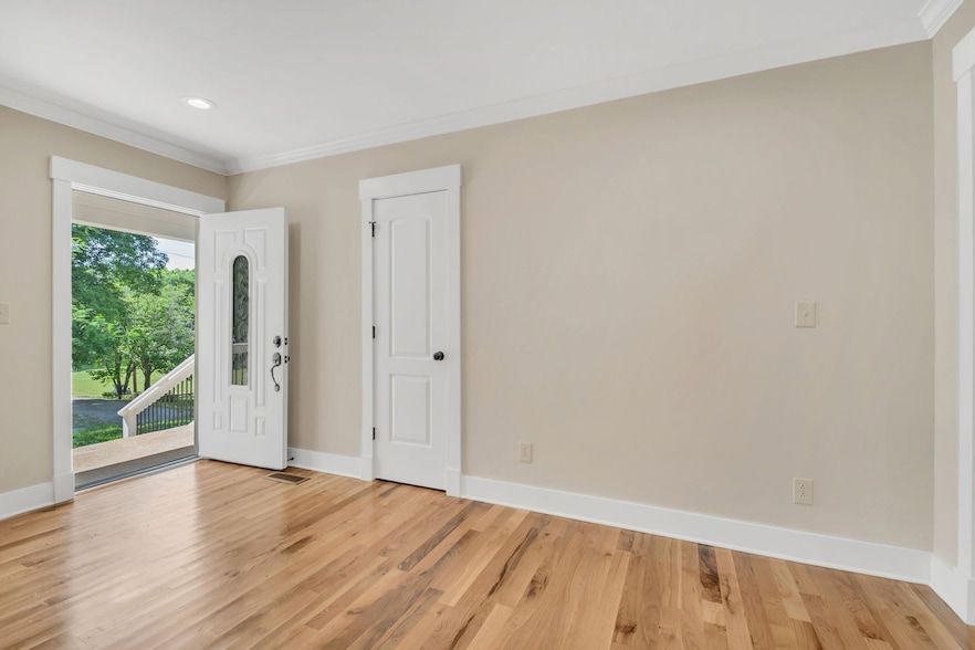 Land Listing Agent Photo