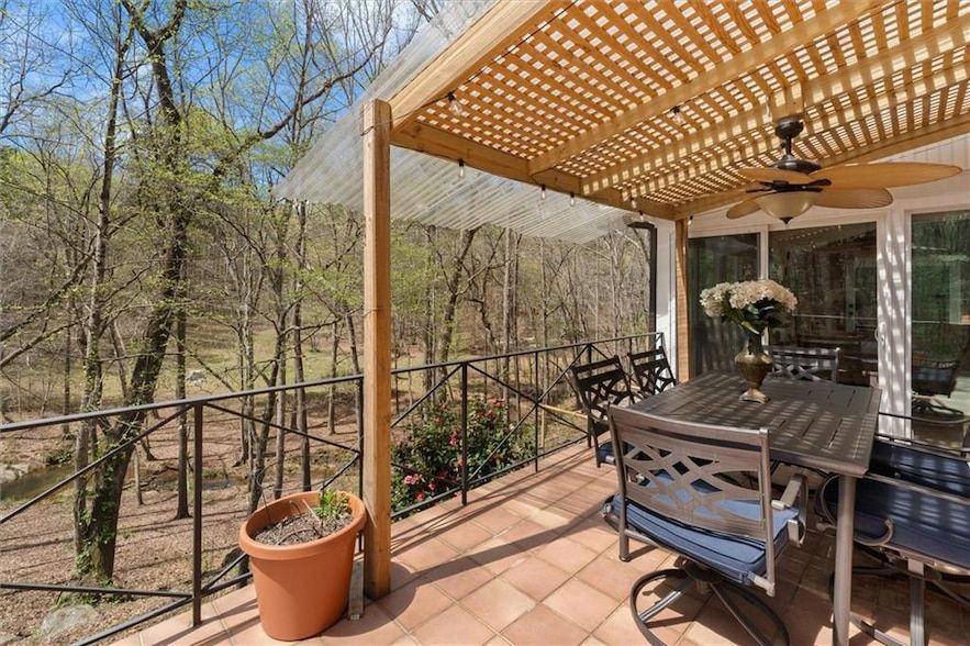 Land Listing Agent Photo