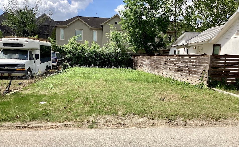 Land Listing Agent Photo