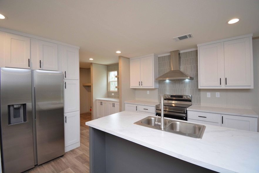 Land Listing Agent Photo