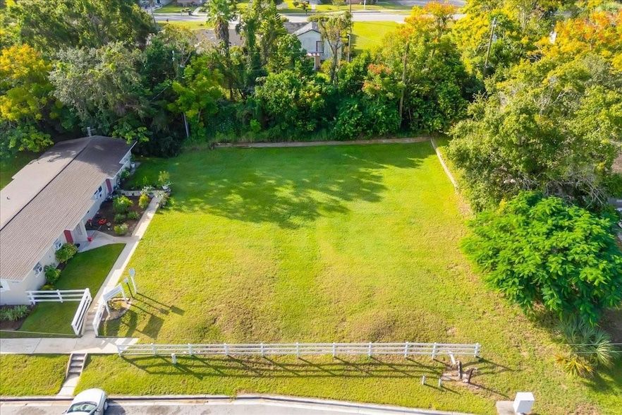 Land Listing Agent Photo