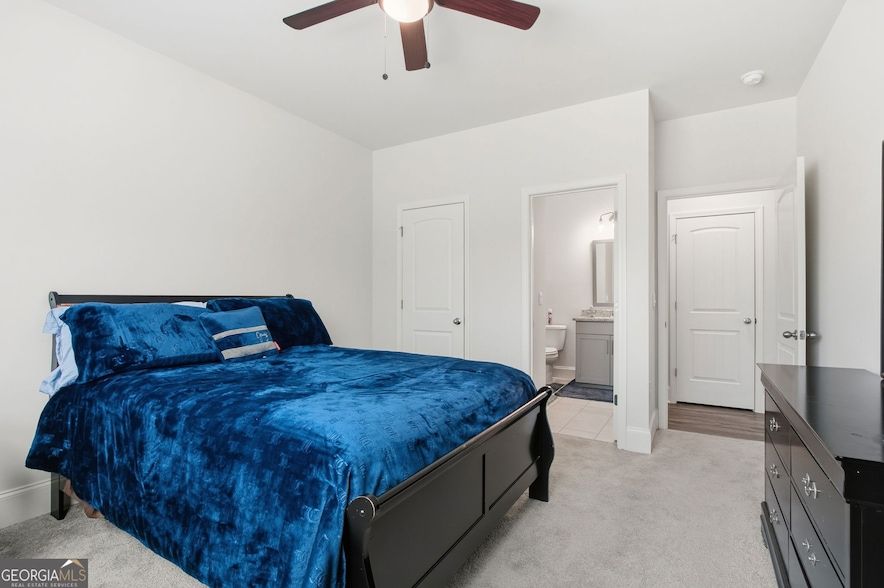 Land Listing Agent Photo