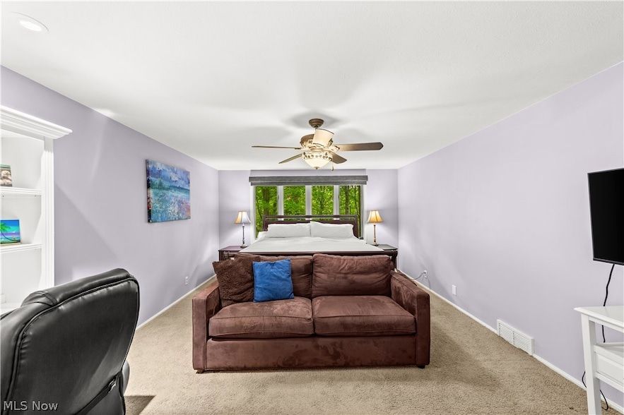 Land Listing Agent Photo