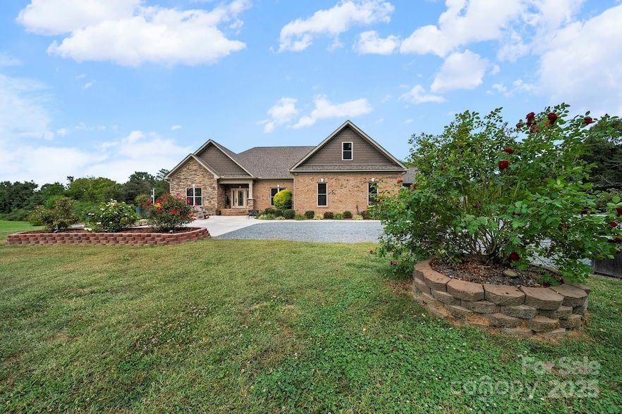 Land Listing Agent Photo