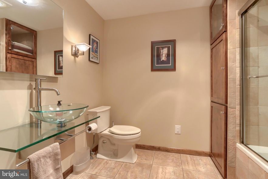 Land Listing Agent Photo