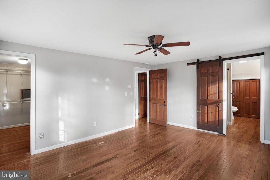 Land Listing Agent Photo