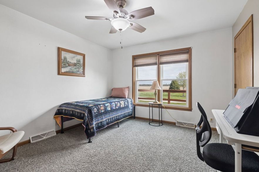 Land Listing Agent Photo