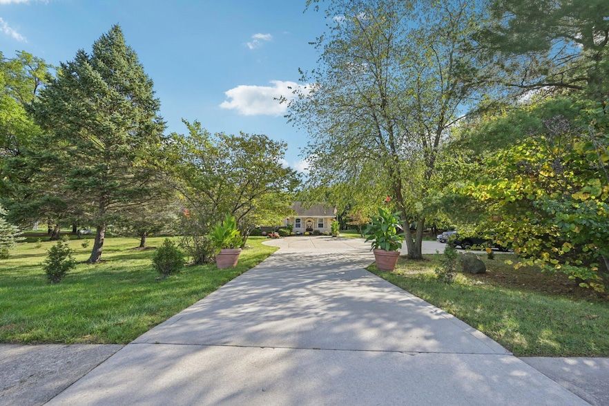 Land Listing Agent Photo
