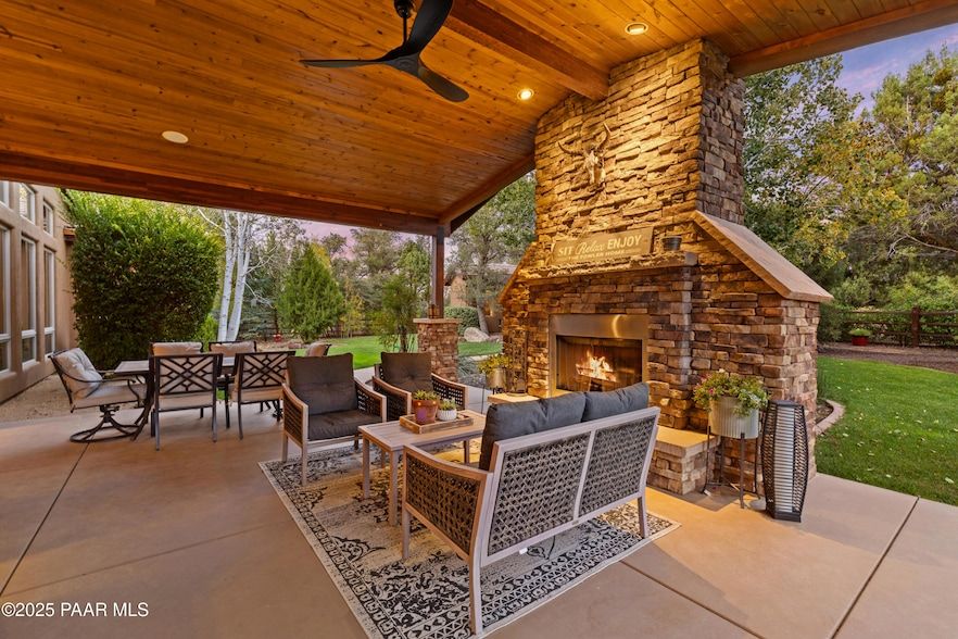 Land Listing Agent Photo