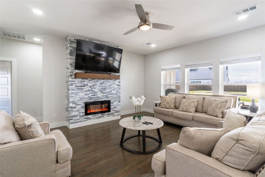 Land Listing Agent Photo