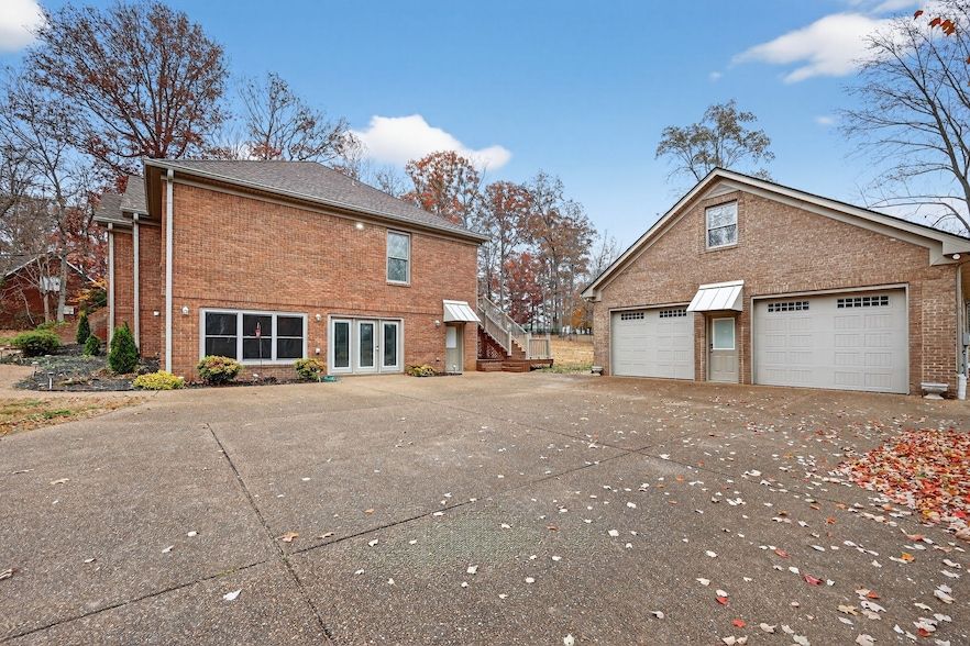 Land Listing Agent Photo