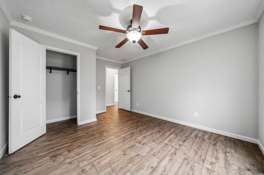 Land Listing Agent Photo