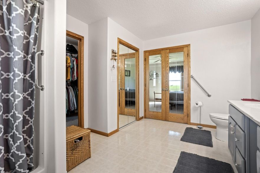 Land Listing Agent Photo