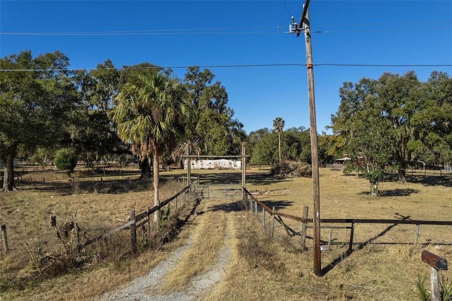 Land Listing Agent Photo