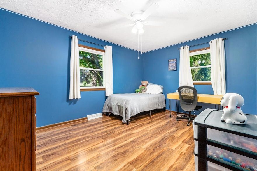 Land Listing Agent Photo