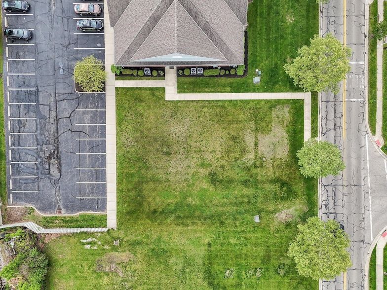 Land Listing Agent Photo