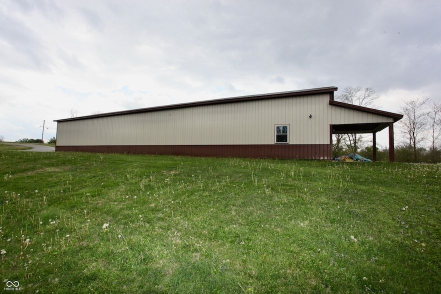 Land Listing Agent Photo