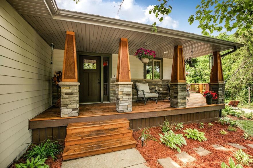 Land Listing Agent Photo