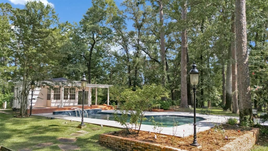Land Listing Agent Photo