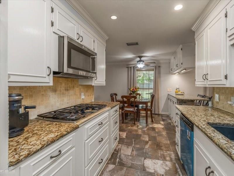Land Listing Agent Photo