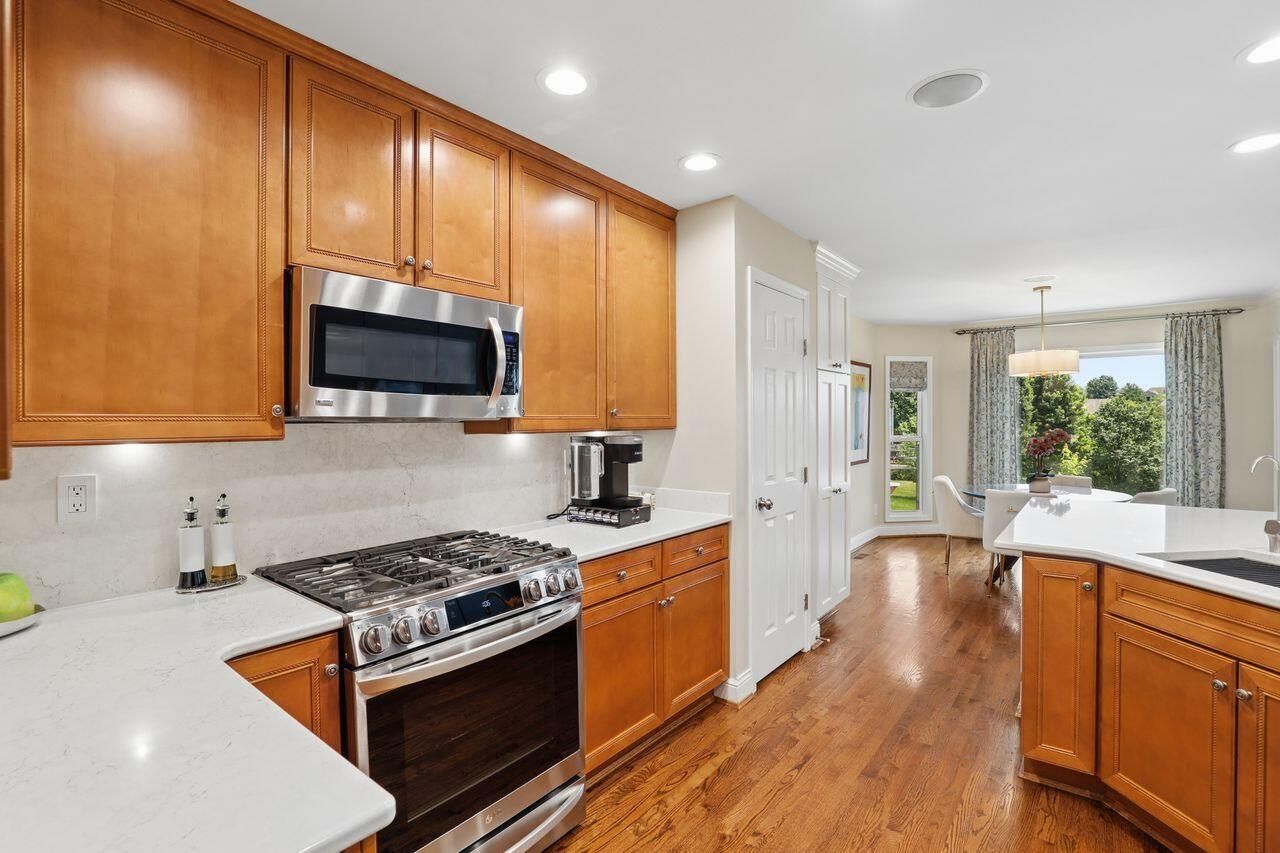 Land Listing Agent Photo