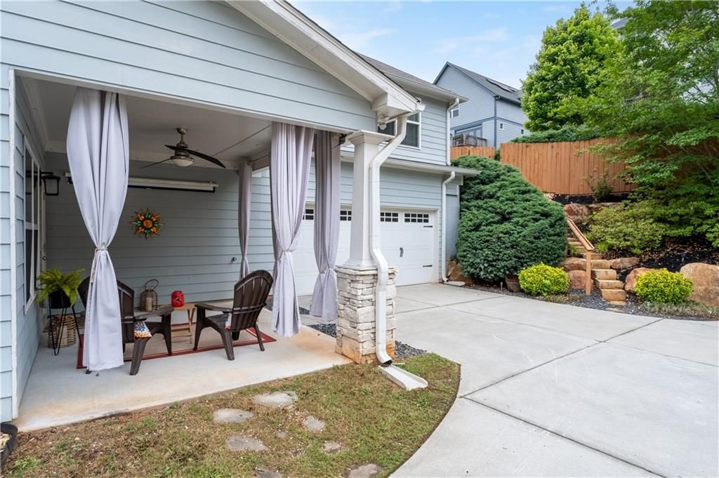Land Listing Agent Photo