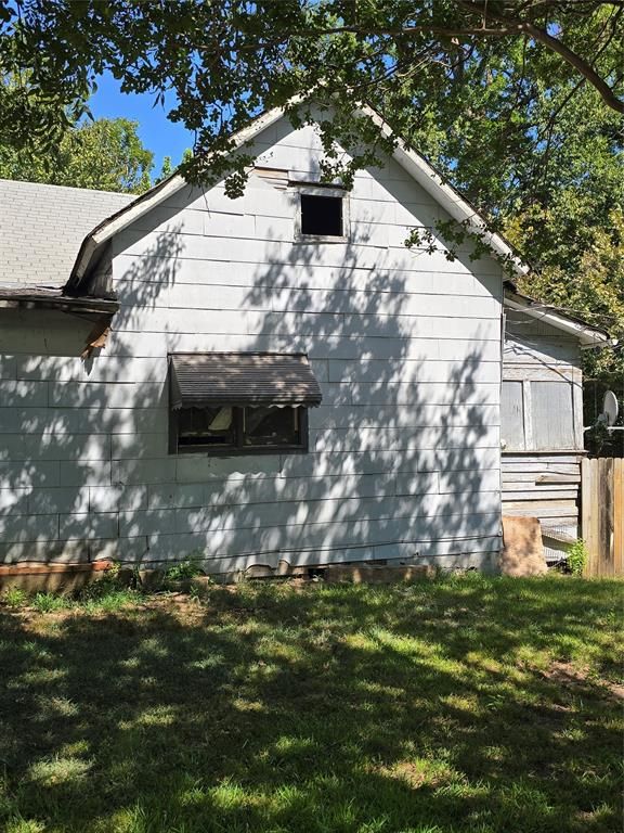 Land Listing Agent Photo