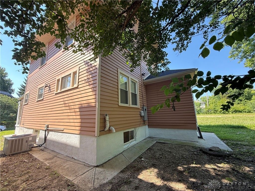 Land Listing Agent Photo