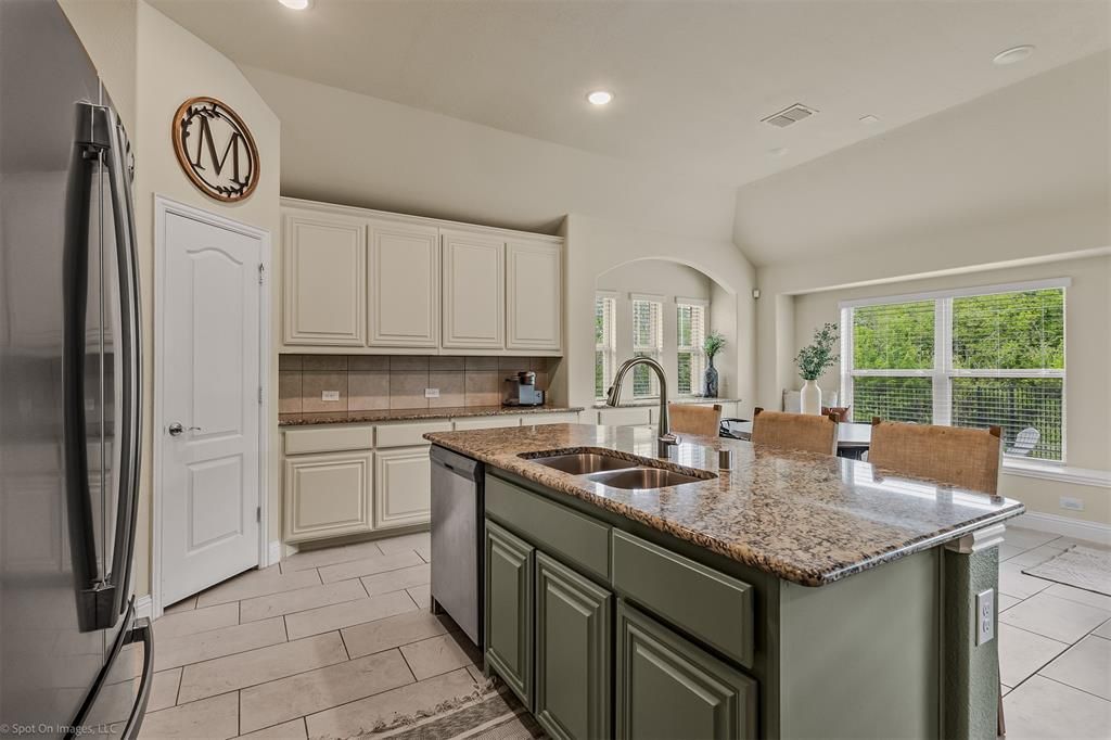 Land Listing Agent Photo