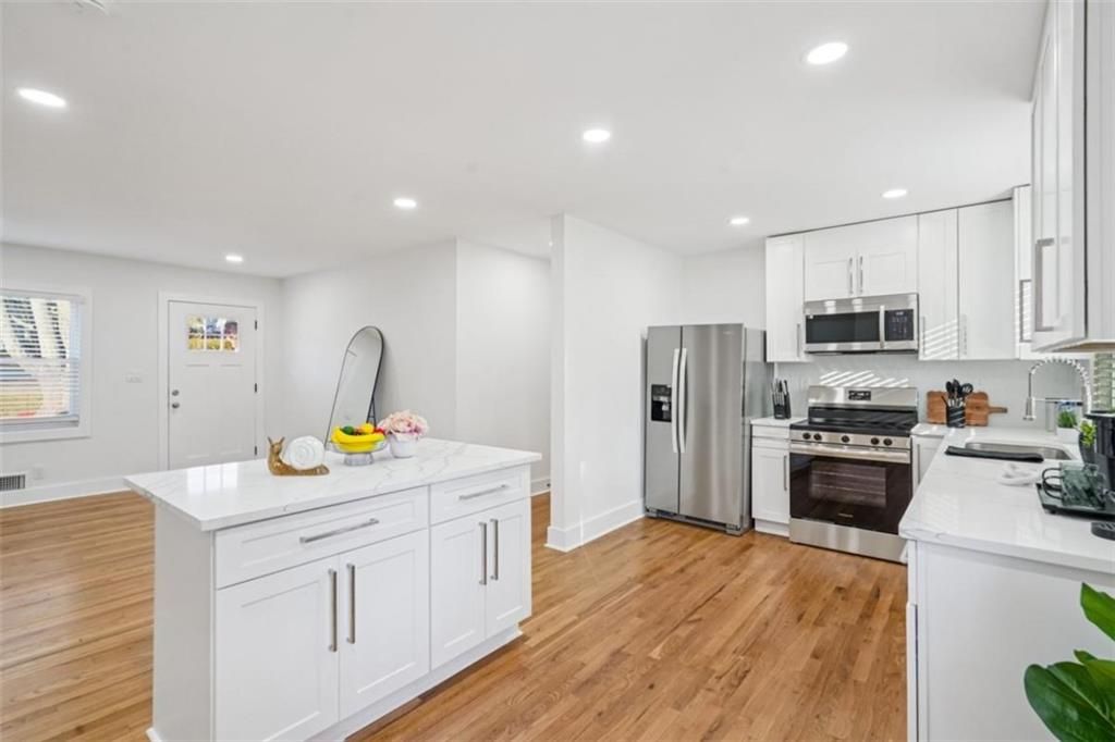 Land Listing Agent Photo