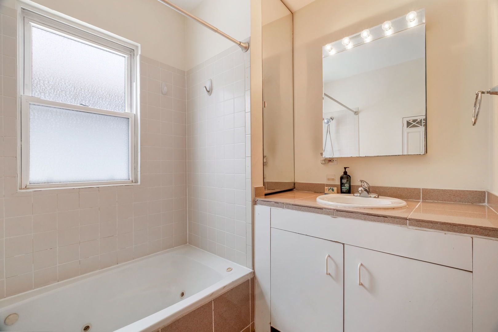 Land Listing Agent Photo