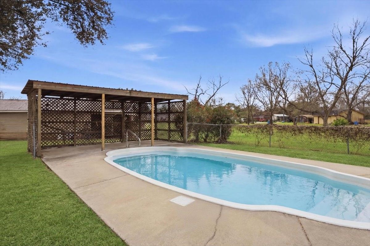Land Listing Agent Photo