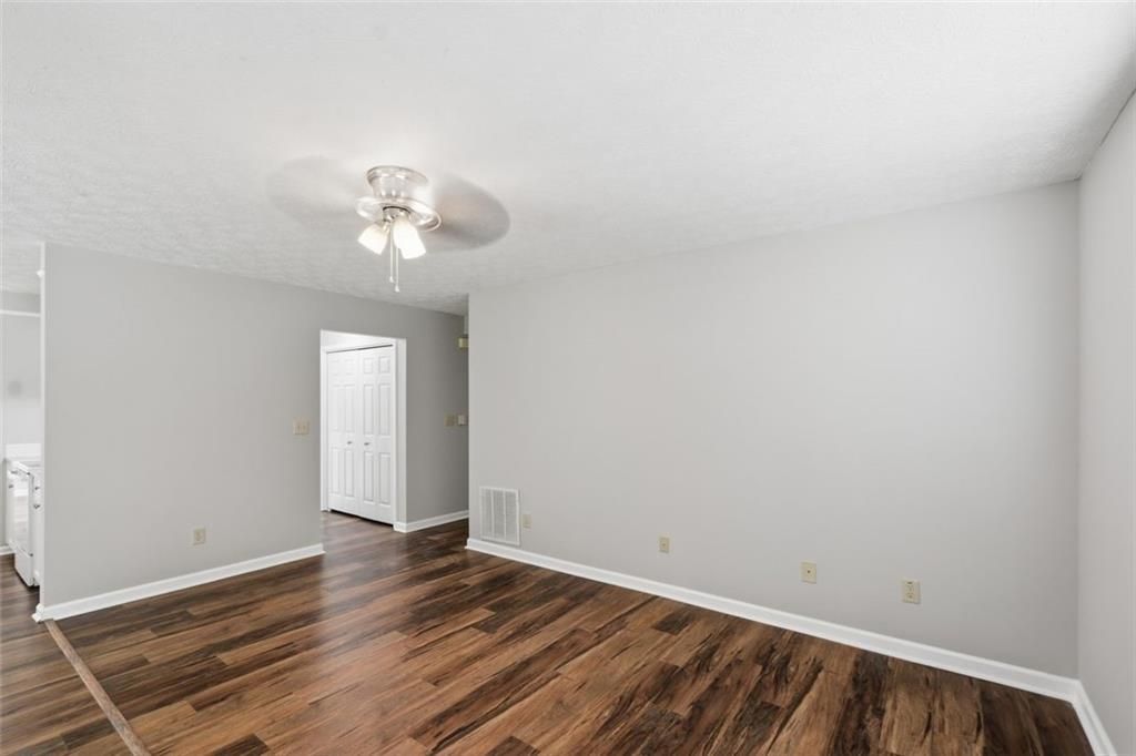 Land Listing Agent Photo