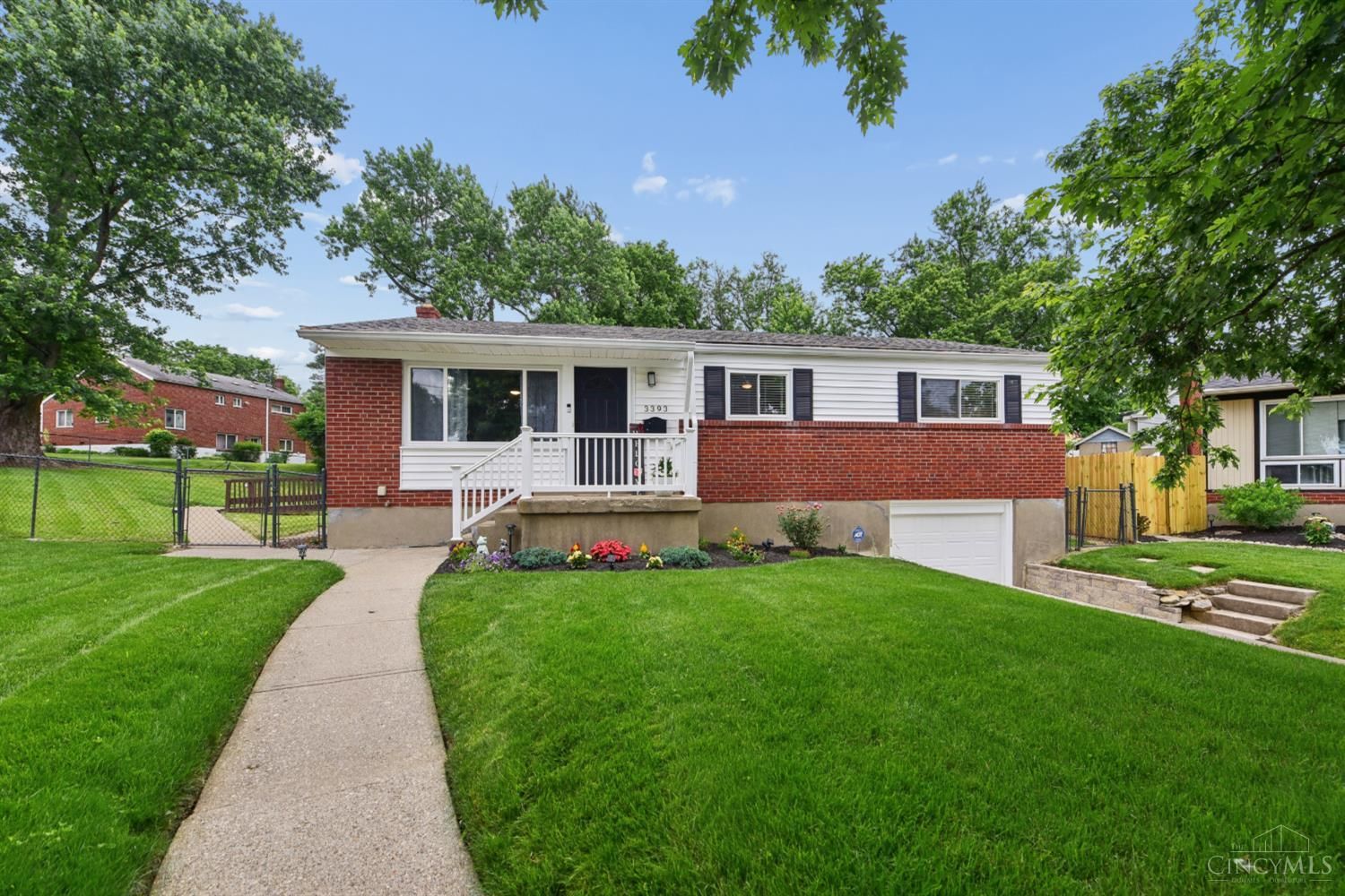 Land Listing Agent Photo