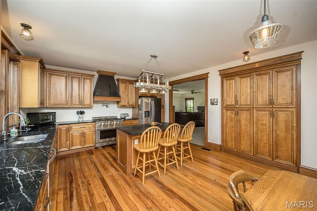 Land Listing Agent Photo