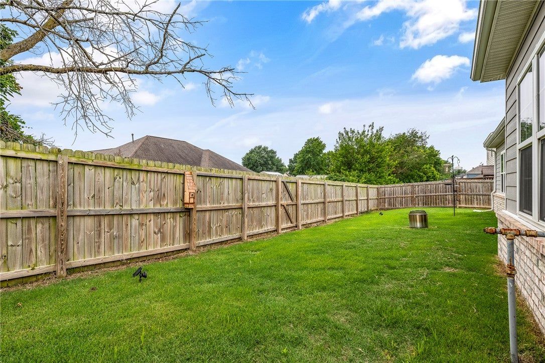 Land Listing Agent Photo