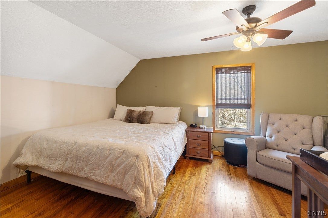 Land Listing Agent Photo