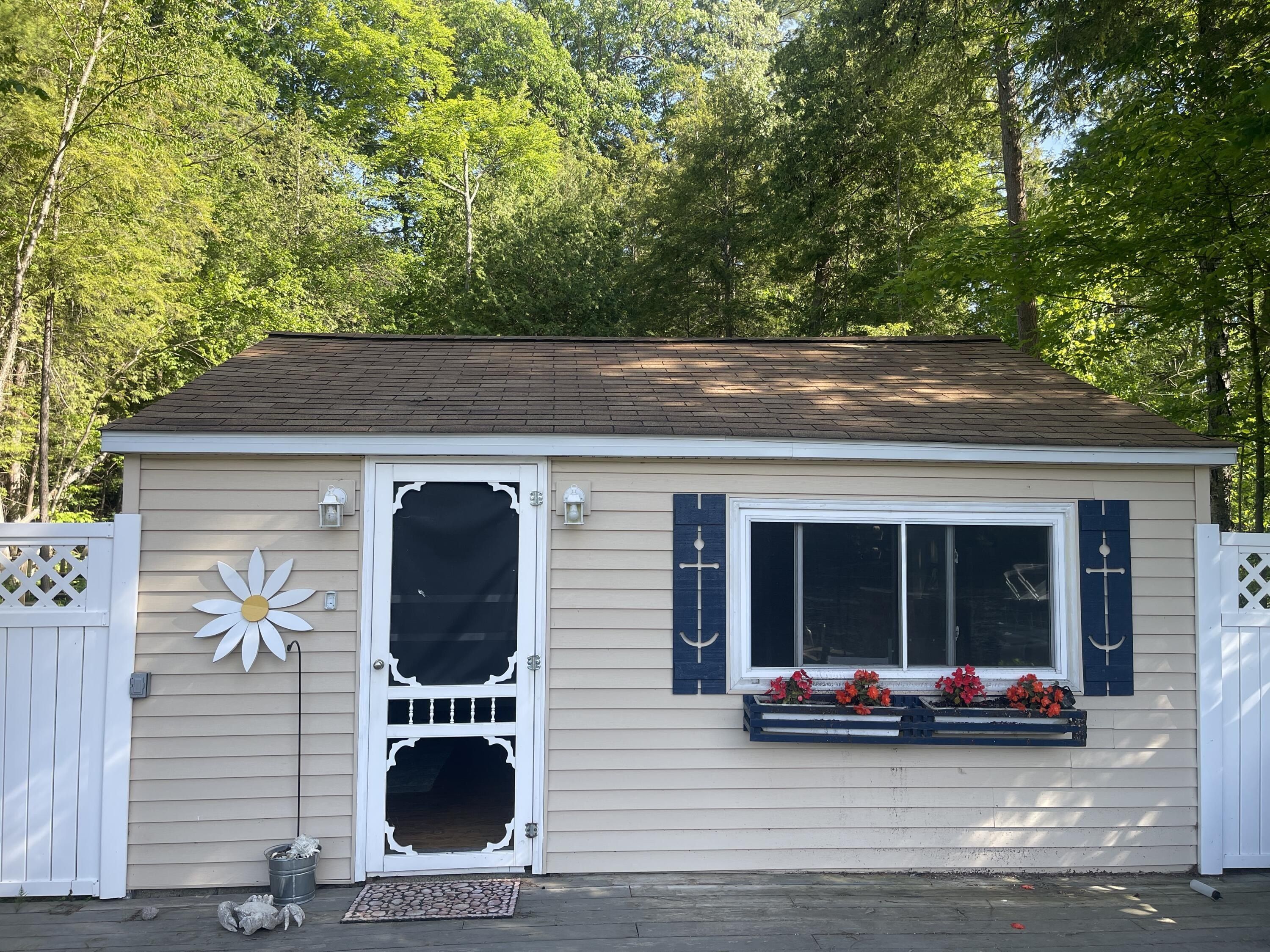 Land Listing Agent Photo