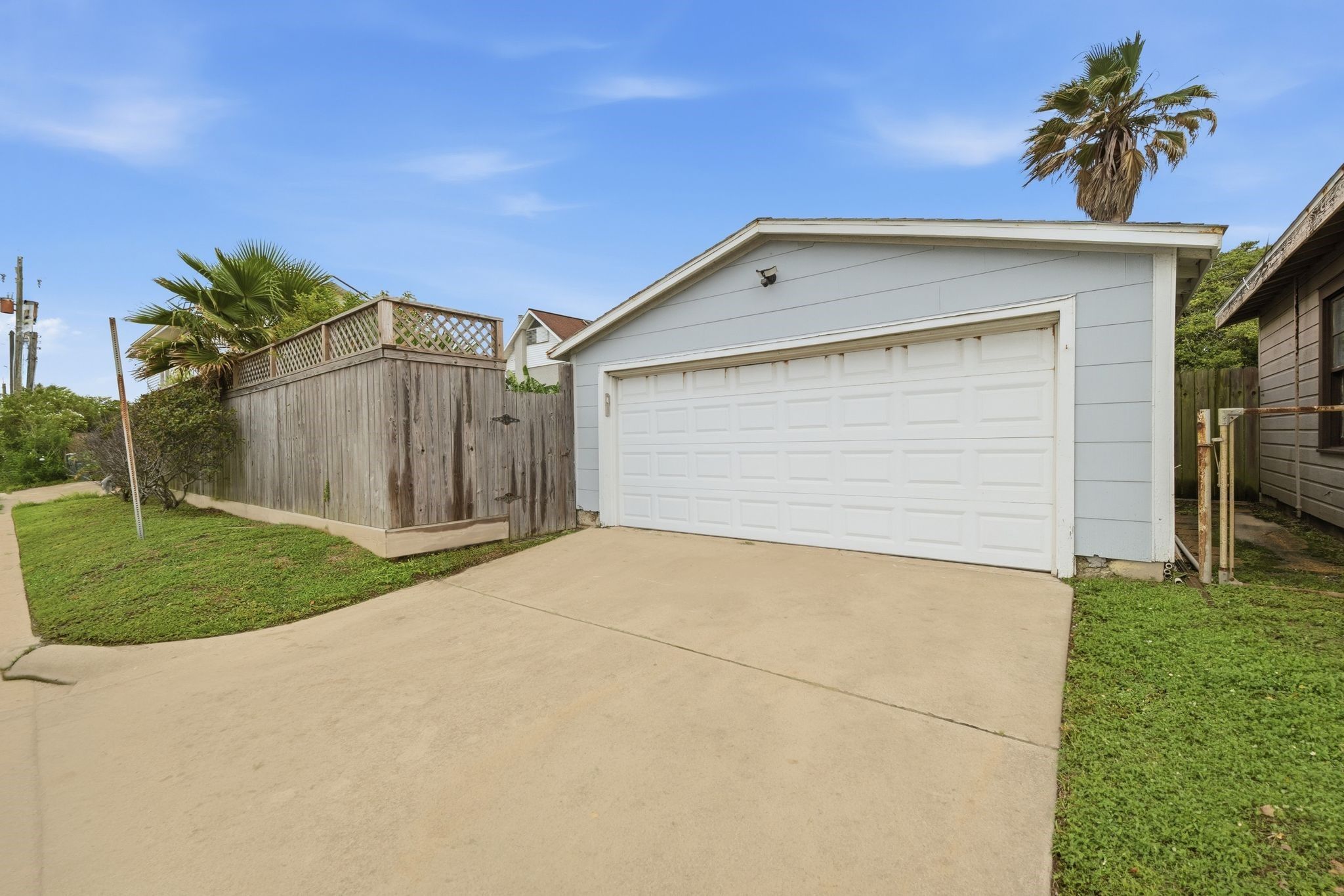 Land Listing Agent Photo