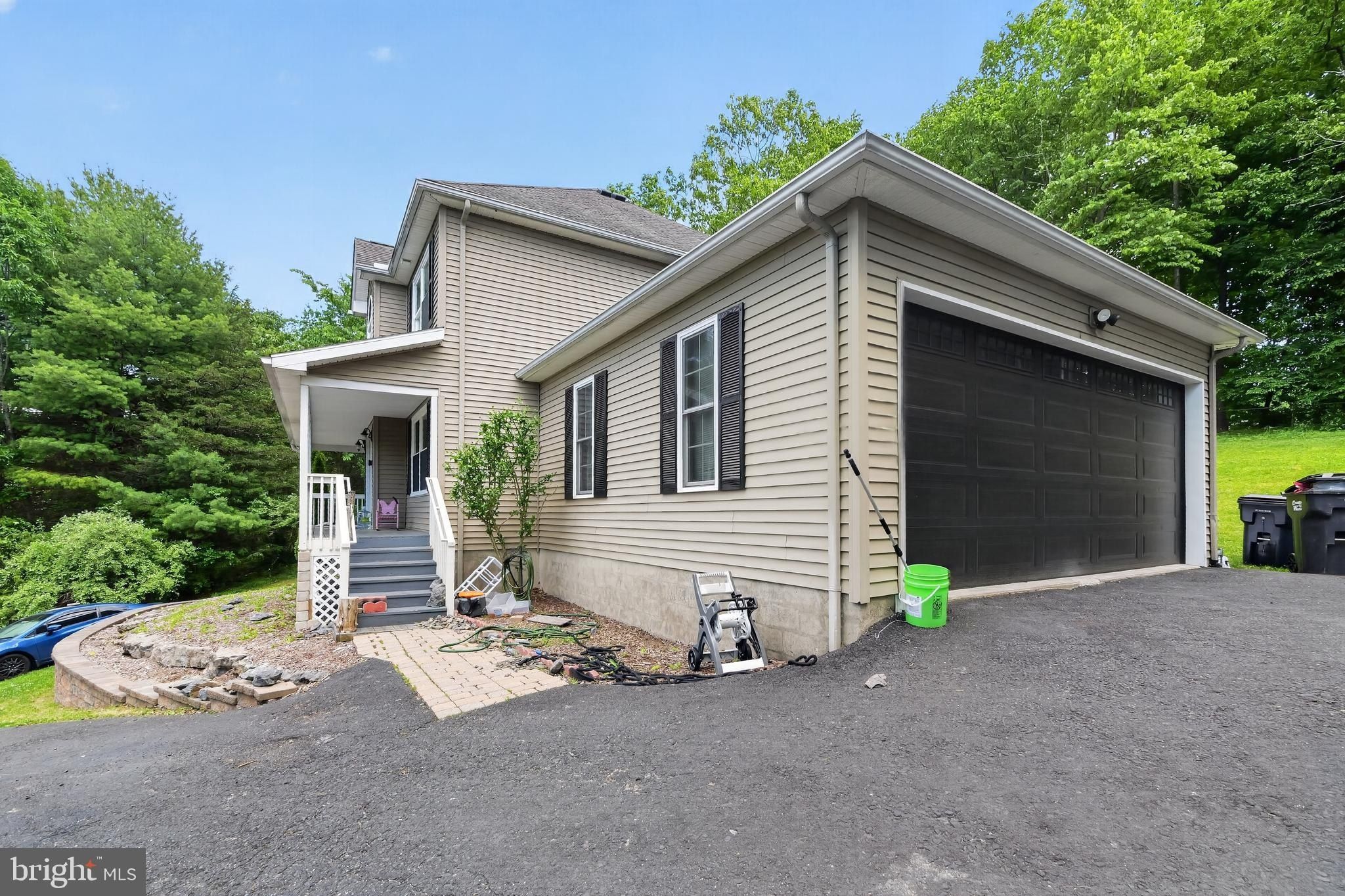 Land Listing Agent Photo
