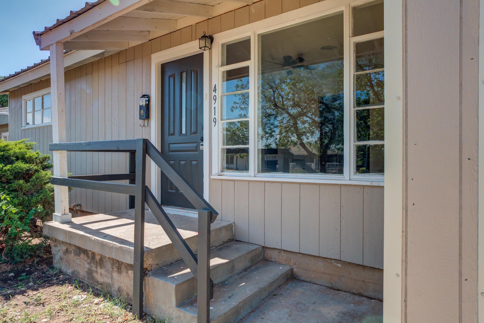 Land Listing Agent Photo