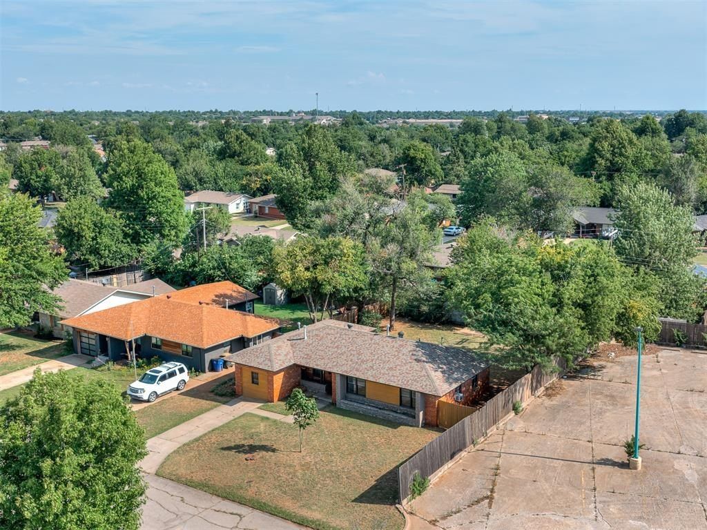Land Listing Agent Photo