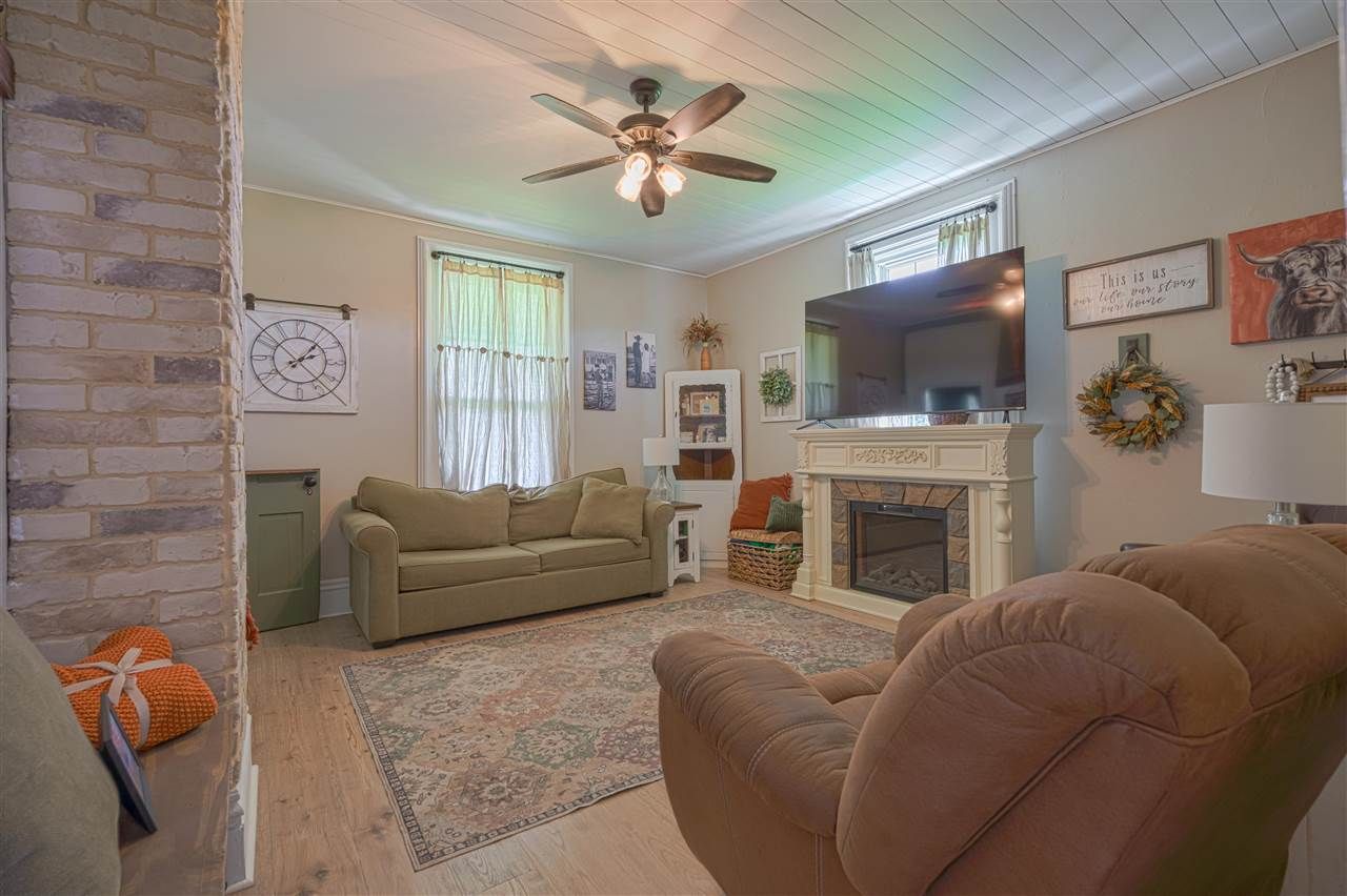 Land Listing Agent Photo