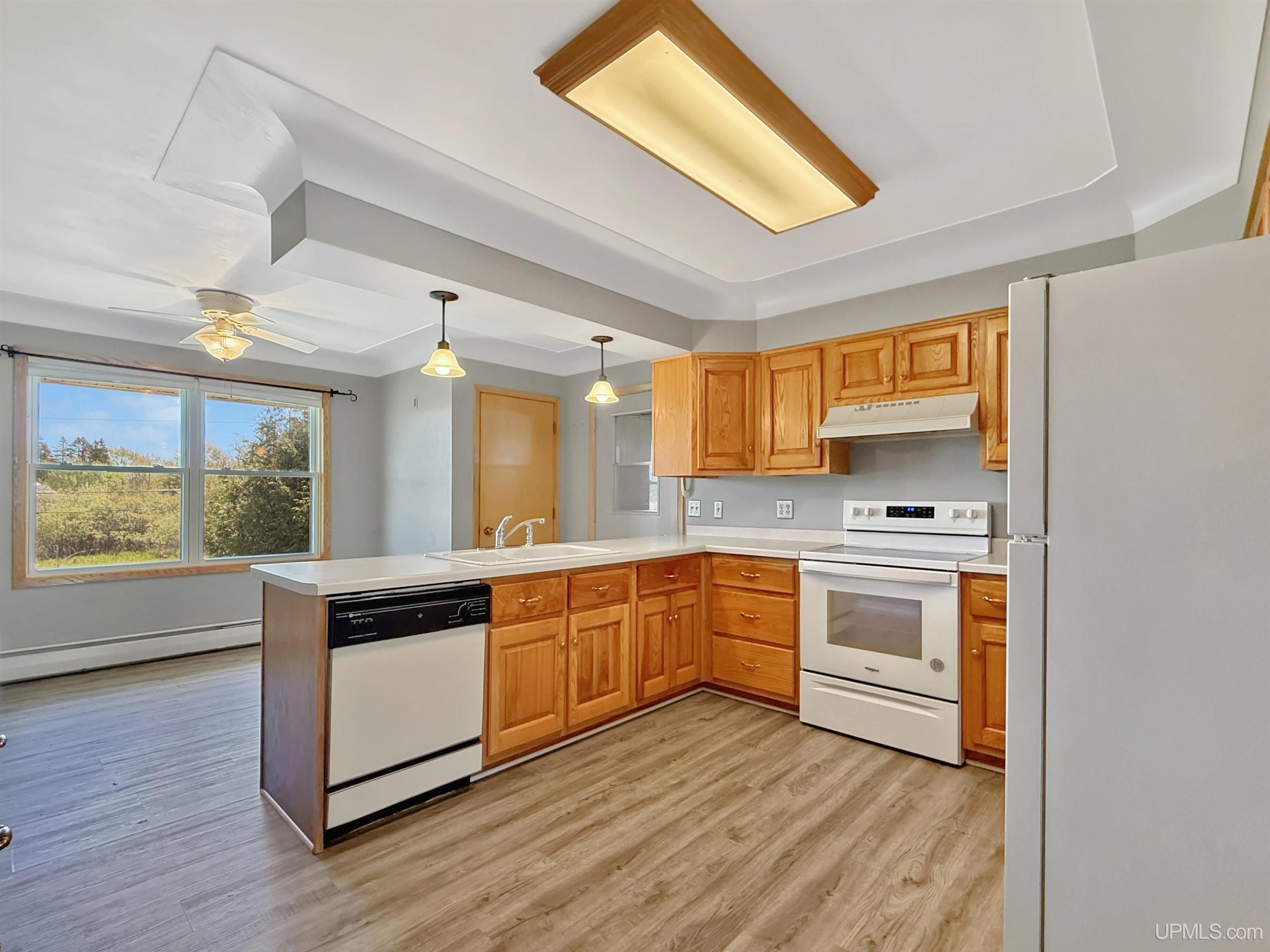 Land Listing Agent Photo