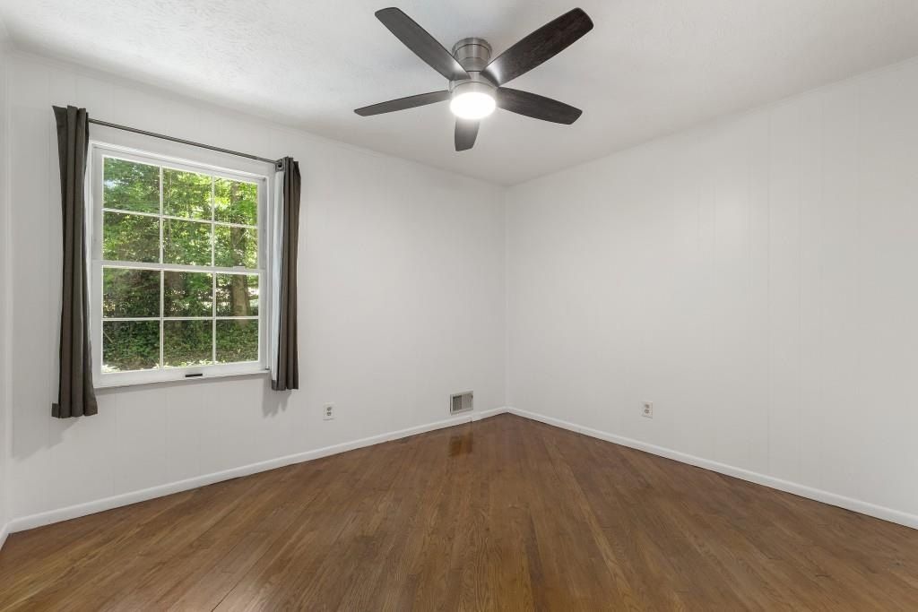 Land Listing Agent Photo