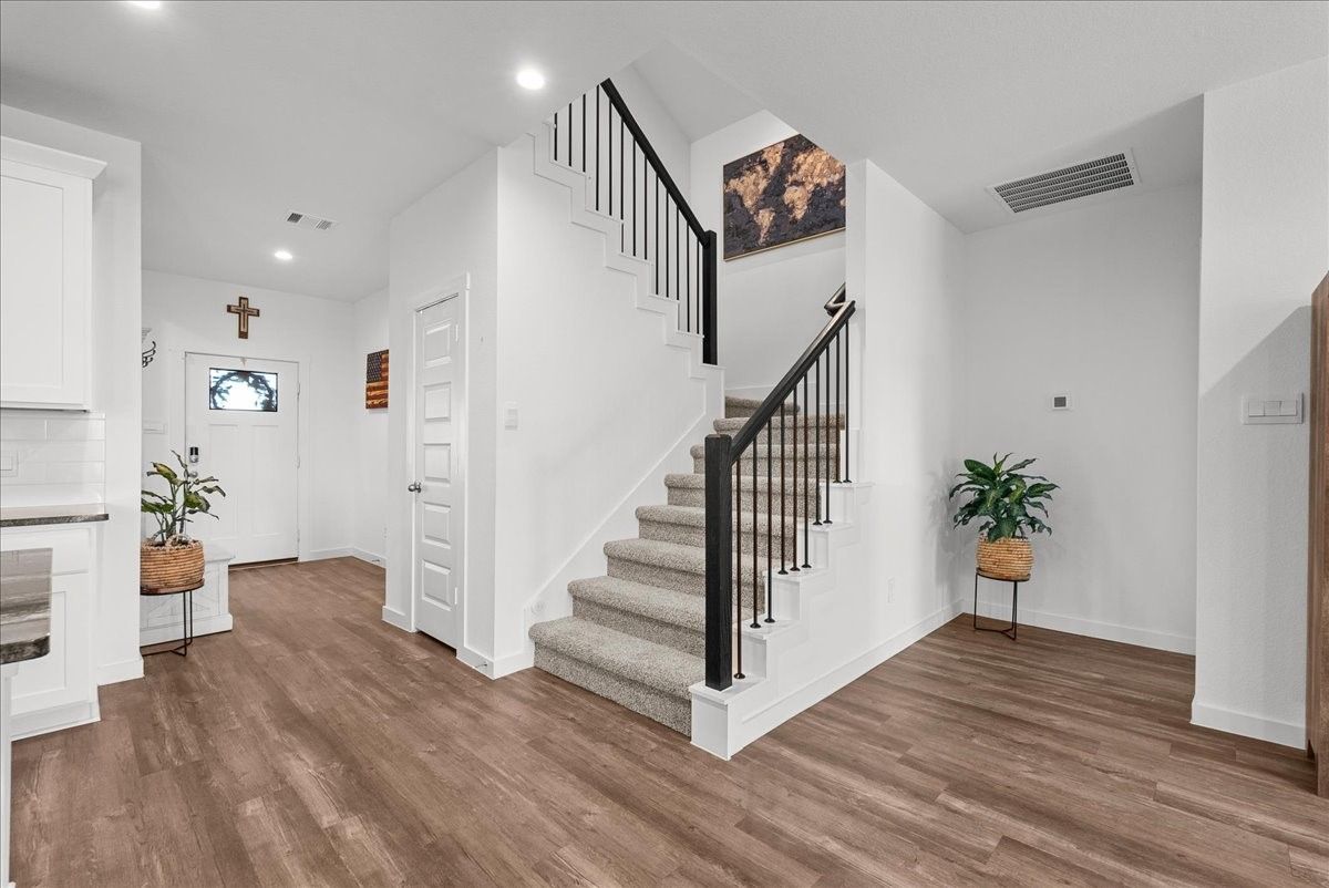 Land Listing Agent Photo